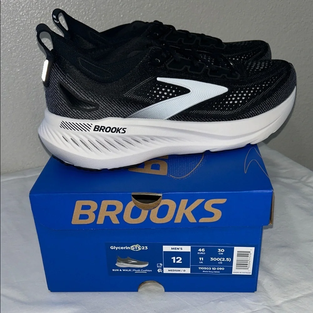 Brooks Men's Black and White Running Shoes